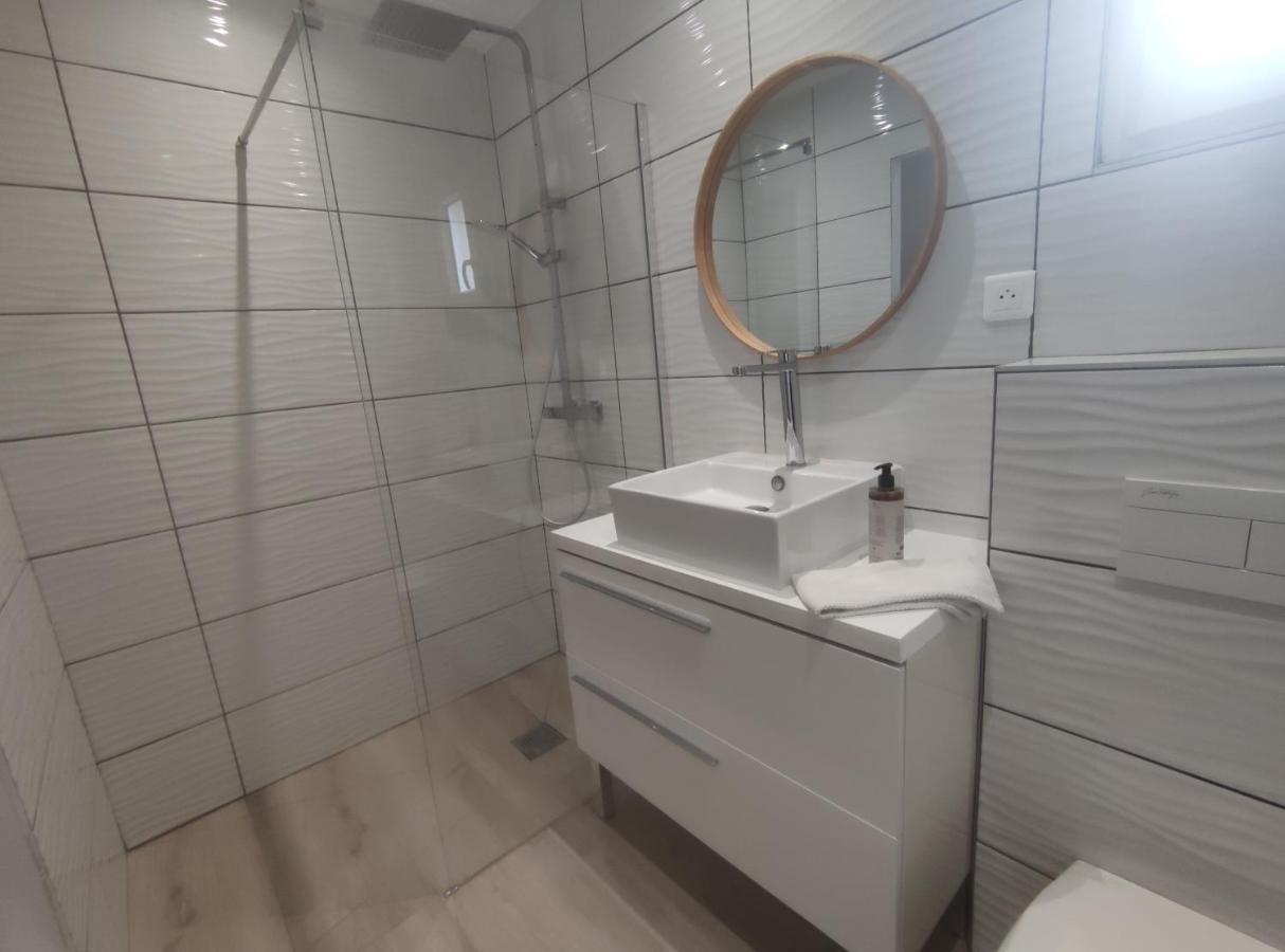 Chambres Isula Bella Фигари Екстериор снимка