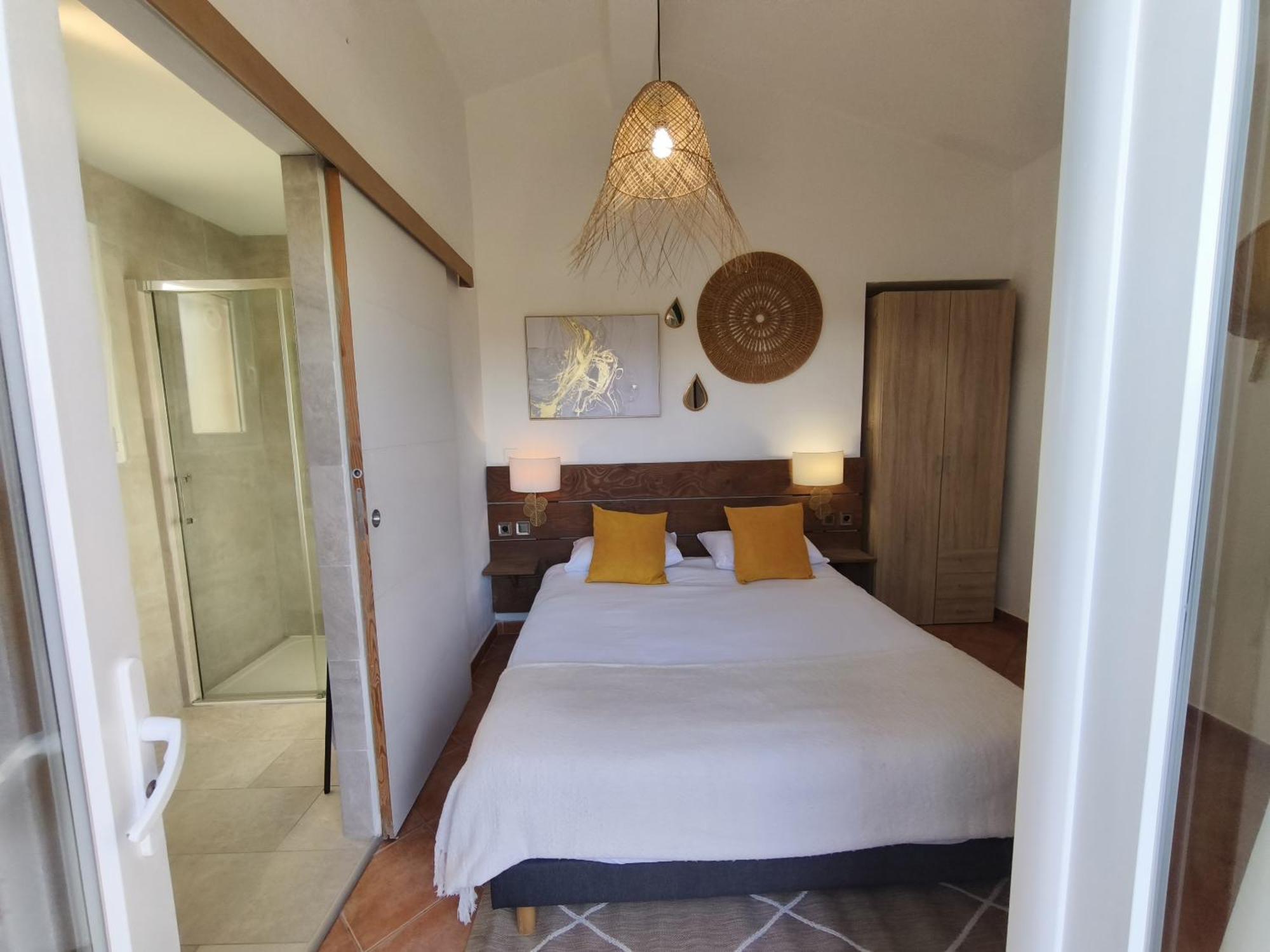 Chambres Isula Bella Фигари Екстериор снимка